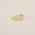 Elegante anillo abierto de hoja dorada con acentos de circón brillante para mujer - Chapado en Oro de 18K (Dorado)