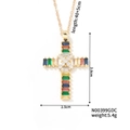 Collana dorata con ciondolo a croce in zircone colorato e misure dettagliate fornite - Stile Zirconia Multicolore (N00399GDC)