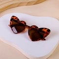 Modieuze hartvormige zonnebril voor meisjes met luipaardprint en bruine glazen - Schildpad Frame