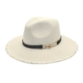 Cappello da sole in paglia bianca con cinturino in pelle nera e fibbia dorata su sfondo bianco - M (56-58cm) / Bianco puro