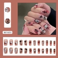 Faux ongles gothiques lapin cœur forme trapèze long rose noir avec motifs peints à la main - Lapin Rouge Foncé (W1603) / Type à Colle
