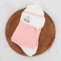 Chaussettes pelucheuses rose et blanc avec jacquard floral et texture douce - Rouge Jade