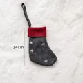 Calza natalizia in feltro grigio scuro con ricamo a fiocco di neve e bordo rosso, misura 14cm - Piccolo Fiocco di Neve / Nero