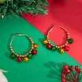 Kerst oorringen met gouden, rode en groene belletjes en kralen op metalen ringen - Gouden Ring Met Rode Groene Gouden Bellen