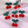 Détail de six pinces à cheveux cerises tricotées avec fruits rouges et feuilles vertes - Ensemble de 6 pièces Cerise Rouge Vert