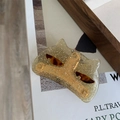 Dettaglio molletta a gatto con glitter dorati e inserti in finto guscio - Pinza per capelli gatto oro glitterato / Oro