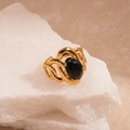 Détail de bague double couche tissée en or avec pierre ovale noire à facettes - Style Ovale Noir Tissé Ajouré (TR98)