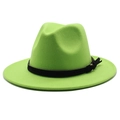 Dettaglio del cappello fedora in lana verde neon con nastro nero e fibbia d'oro - M (56-58cm) / Verde mela