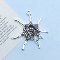 Silberner sternförmiger Anhänger mit Struktur für die DIY-Schmuckherstellung in Silber - 30x33mm / Antik Silber Seestern