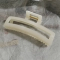 Minimalist large shark hair claw clip in elegant cream white resin for women - Ivory Rectangular-11cm
