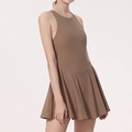 Damen Sportkleid in Mokkabraun mit integrierter Shorts für Tennis und Yoga Training - S / Kakaobraun