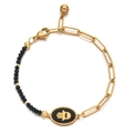 Detailansicht Goldene Büroklammer Armband mit Hamsa Hand Anhänger und schwarzen Perlen - Schwarz