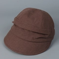 Vista dettagliata del cappello da sole in lino marrone scuro con trama a croce e design pieghettato - M (56-58cm) / caffè