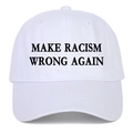 Berretto da baseball in cotone bianco con ricamo nero 'MAKE RACISM WRONG AGAIN' - Bianco / Regolabile