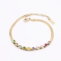 Dettaglio del bracciale a catena serpente dorata con undici pietre di zircone colorate - Oro