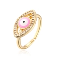 Primer plano del anillo de ojo turco chapado en oro con esmalte rosa y circonitas - Abierto Ajustable / Rosa Claro