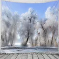 Arazzo decorativo con paesaggio boschivo invernale innevato e alberi ghiacciati per pareti - Foresta di Galaverna Invernale