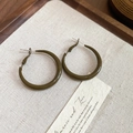 Close-up of olive green geometric round hoop earrings on a textured linen background - 3cm (Silver Needle) / Olive Green