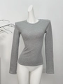 T-shirt gris cintré à manches longues en maille avec épaulettes sur un mannequin blanc - Gris Doublé Polaire