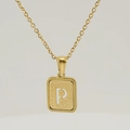 Collar de acero inoxidable chapado en oro 18K con colgante cuadrado mate y letra P - Letra P