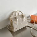 Sac bandoulière en paille blanc crème avec broderie marguerite et tissage chevrons - Blanc