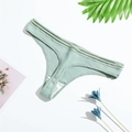 Lichtgroene geribbelde katoenen string voor dames met lage taille en ademende stof - M (32) / Bonengroen