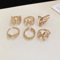 Detalle de seis anillos dorados con motivos de estrellas de mar y conchas marinas - Juego de 6 Piezas / Dorado