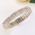 Pulsera elástica de acero inoxidable plateado con tréboles de cuatro corazones dorados - Estilo con Decoración de Trébol / Trébol Bicolor