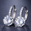 Orecchini a cerchio in argento con zircone rotondo AAA e incastonatura a sei griffe - Fibbia per orecchie / Bianco