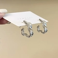 Minimalist silver S925 earrings featuring irregular wave pattern and liquid metal finish - Silver