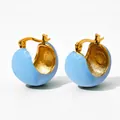 Sky blue enamel C-shaped hoop earrings with gold plated metal and radial texture - Light Blue (KDE1486)