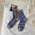 Baumwollsocken im japanischen Stil mit blau-braunen Streifen und grauen Kontrasten - Einheitsgröße / Lila Braun Streifen