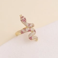 Elegante anillo de serpiente dorado con micro-pavé de circonitas blancas y rojas - Abierto Ajustable / Rosa Rojo