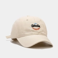 Dettaglio del berretto beige in cotone con logo Paradise ricamato e icona di pesce - Regolabile / Beige