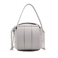Bolso caja trenzado gris claro con diseño de tejido ancho y correa de cadena - Gris