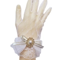 Elegante guanto in pizzo bianco con fiocco dorato, perle e strass per look Lolita - Guanti bianchi con fiocco