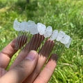 Peine de metal hecho a mano con piedras naturales de cristal blanco irregular - Peine de Plata Cuarzo Blanco Hilo de Plata