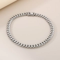 Primer plano de la pulsera de cadena cubana de 12 mm en acero inoxidable con cierre - 22cm / Color Acero