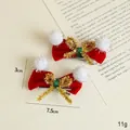 Paio di fermagli per capelli natalizi in velluto rosso con fiocchi d'oro e pompon - Stile D Fiocco di Velluto Pompon Set di 2 / 2 Pezzi/Scheda