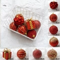 Weihnachtsschmuck-Set in Rot und Gold mit Sternen und Streifen in einem weißen Eisenkorb - Rot 8er Set