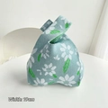 Borsa da polso in maglia verde menta con margherite bianche e larghezza di 19 cm - Petali Ciano