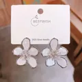 Close-up of five-petal flower earring with pearlescent resin and S925 silver needle - White Petal Silver Border / Silver