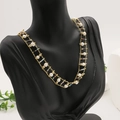 Collar de doble capa dorado con perlas naturales de agua dulce y gemas de colores vibrantes - Estilo Multi-Gemas
