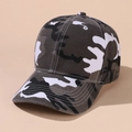 Classic baseball cap featuring a multi-color camouflage pattern in olive green and brown - One Size / Jungle Camouflage (01 Child)