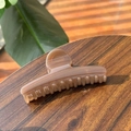 Caramel resin hair claw clip with marble texture on a dark wooden table in natural light - 11.5CM / Transparent Brown