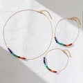 Set de joyas de piedras naturales arcoíris bañadas en oro 14K con collar y pulseras - Set de 3 piezas / Dorado