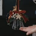 Campana di Natale in vetro con fiocco in velluto rosso, aghi di pino e cervo in legno - Campana con Fiocco di Neve Bordeaux