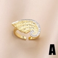Elegante goudvergulde vleugel open ring met witte zirkonia op roze zijden achtergrond - Vleugelvorm (A)