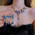 Set collana e orecchini dorati con cristalli floreali blu e strass per donna - Set da 2 Pezzi Collana e Orecchini con Nappine a Forma di Fiore a Goccia d'Acqua (WE547 WN156)