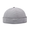 Bonnet docker gris respirant à séchage rapide pour hommes en tissu mesh découpé au laser - Gris clair